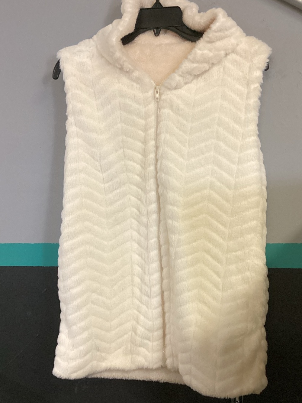 Plush Hooded Faux-Fur Vest in Ivory